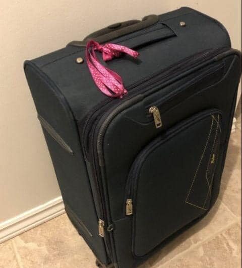 Why You Should Never Tie a Ribbon on Your Luggage, According to a Baggage Handler